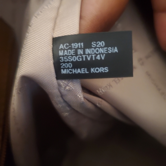 XL MK Jet Set Travel Tote - Picture 7 of 8